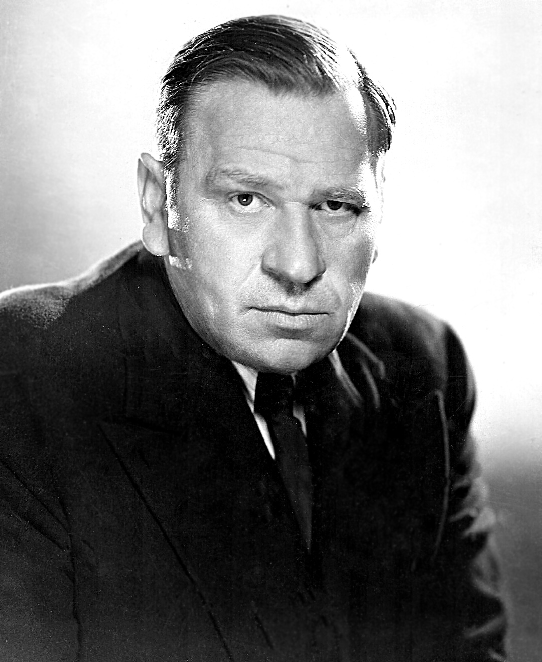 How tall is Wallace Beery?